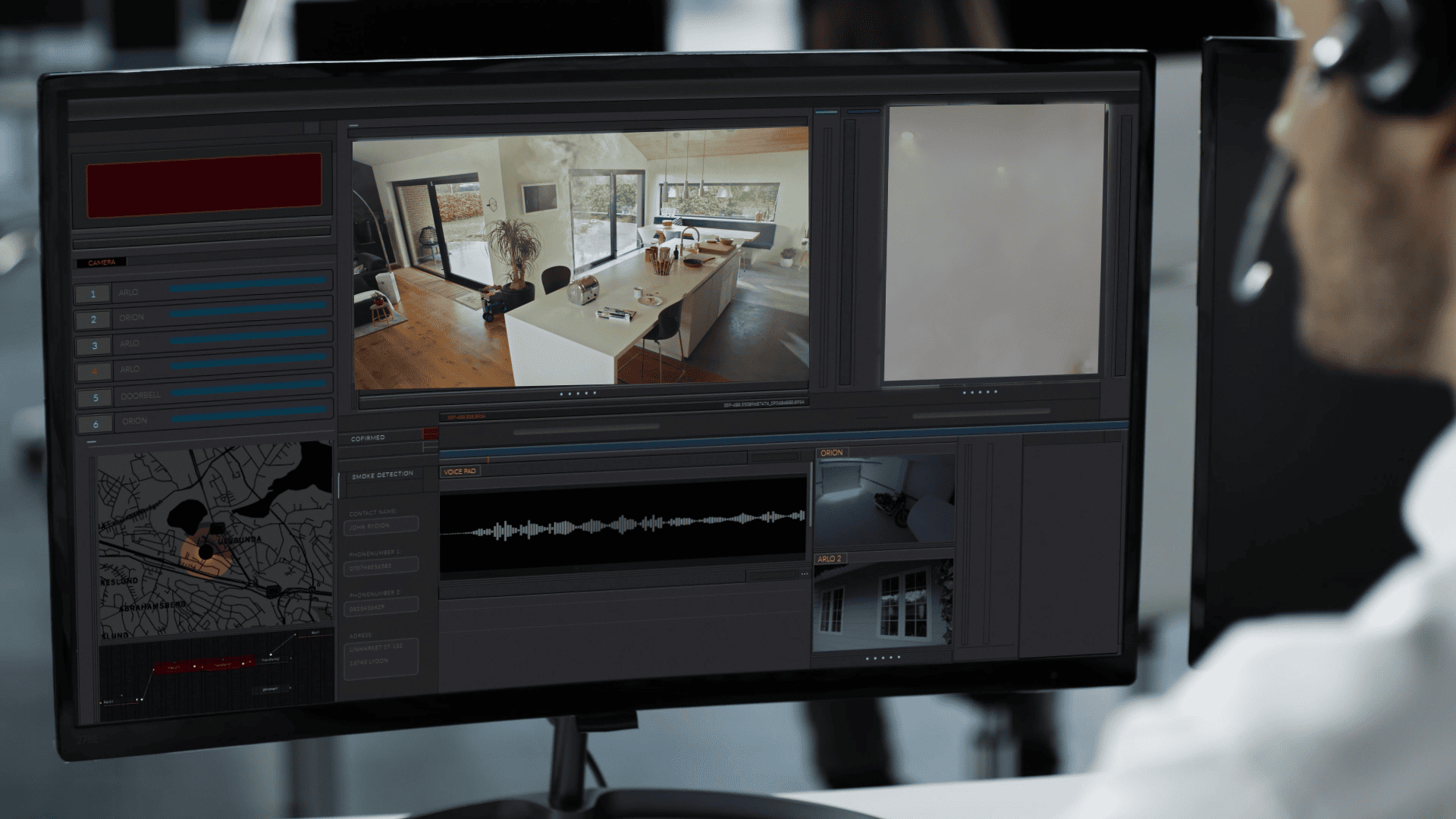 Especialista em monitoramento de segurança trabalhando.