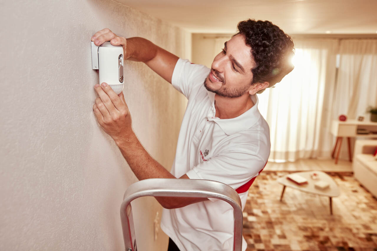 fotodetector com sensor de presença da Verisure que registra as imagens através de uma câmera fotográfica