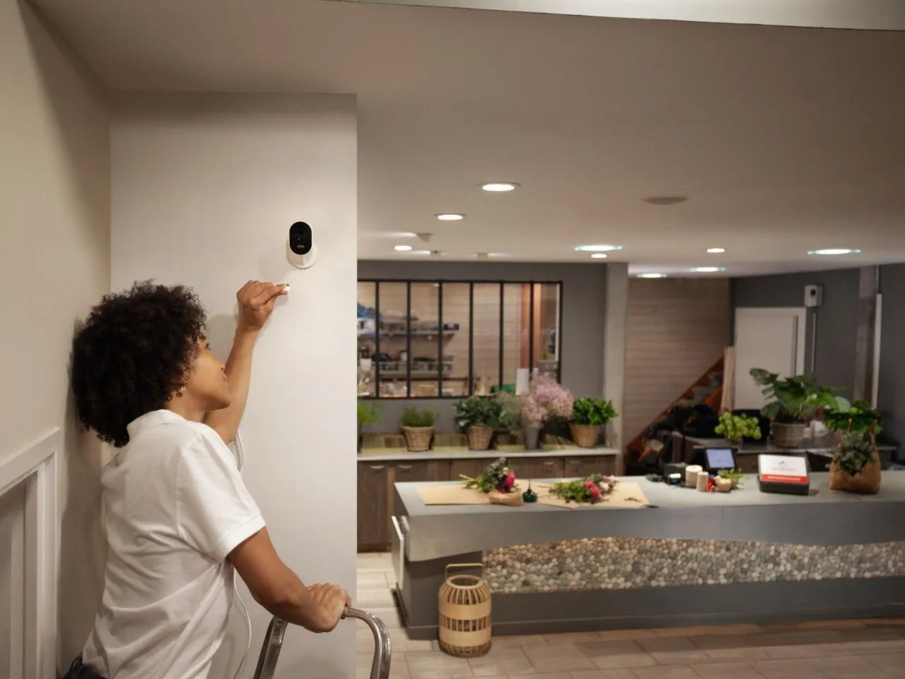 Onde instalar a câmera interna Arlo?