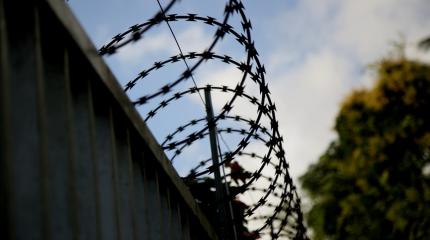 Aumente sua proteção com cerca concertina e alarme Verisure