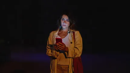 Pessoa usando o aplicativo Guardião da Verisure para compartilhamento de localização