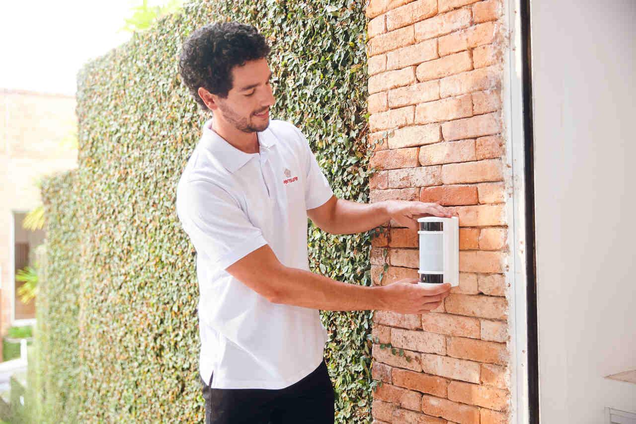 sensor-de-movimento-area-externa